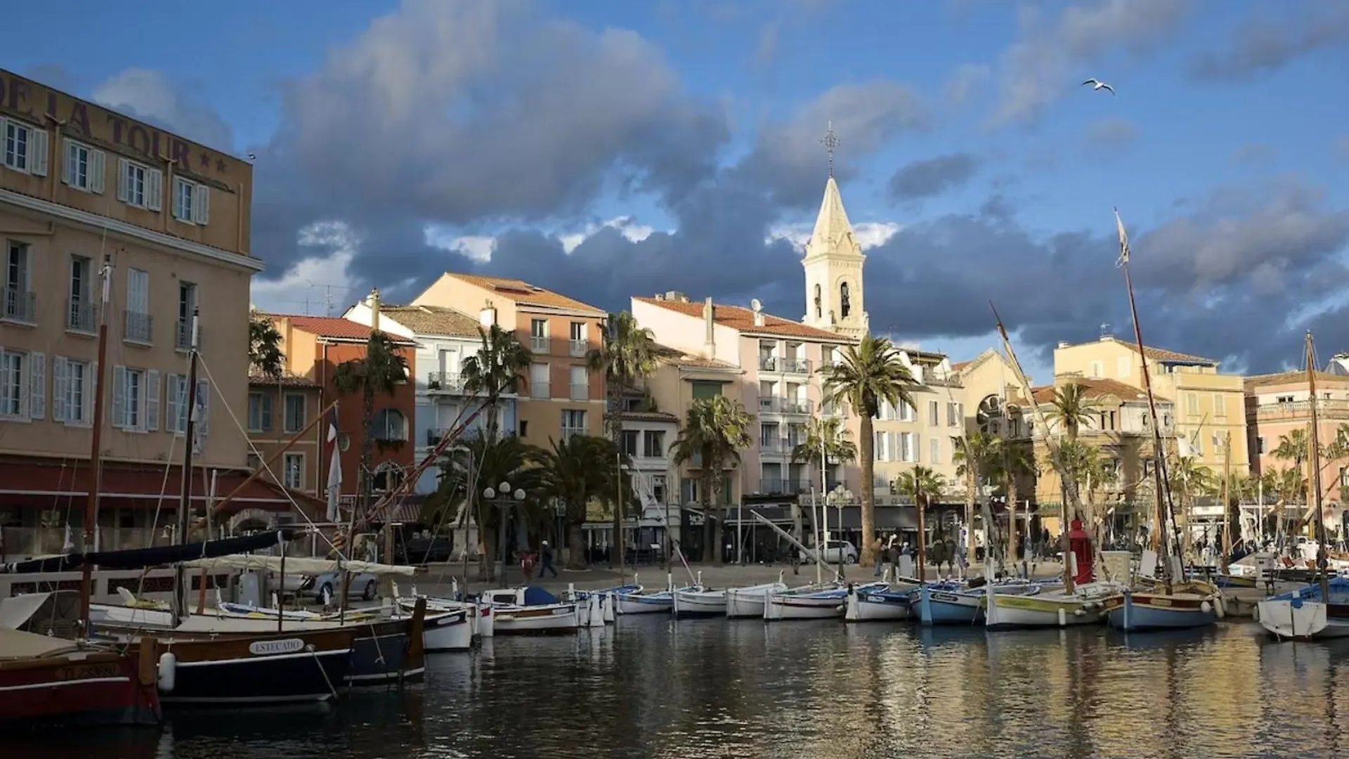 T3 Coeur De Sanary - 100M Du Port contacts